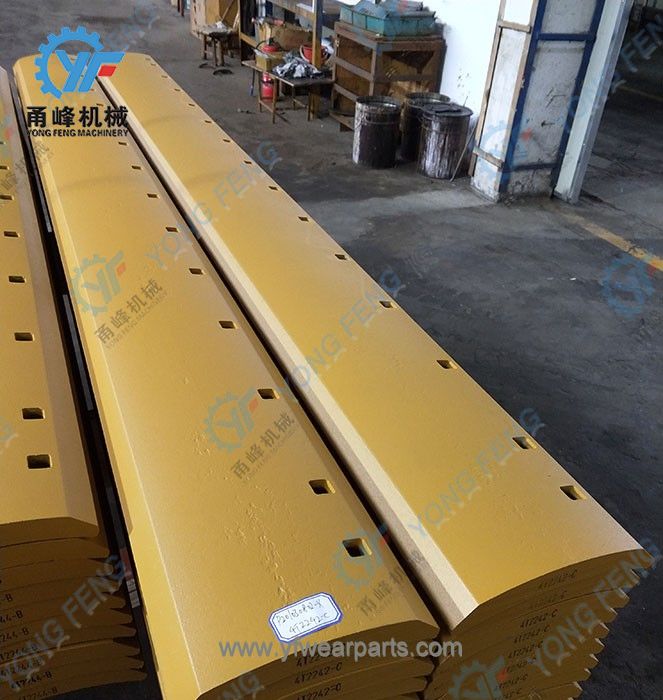 7ft Curved Grader Blade – Heat Treated 5/8x6x84 – Fits 14ft Moldboards – Replaces 5D-9554