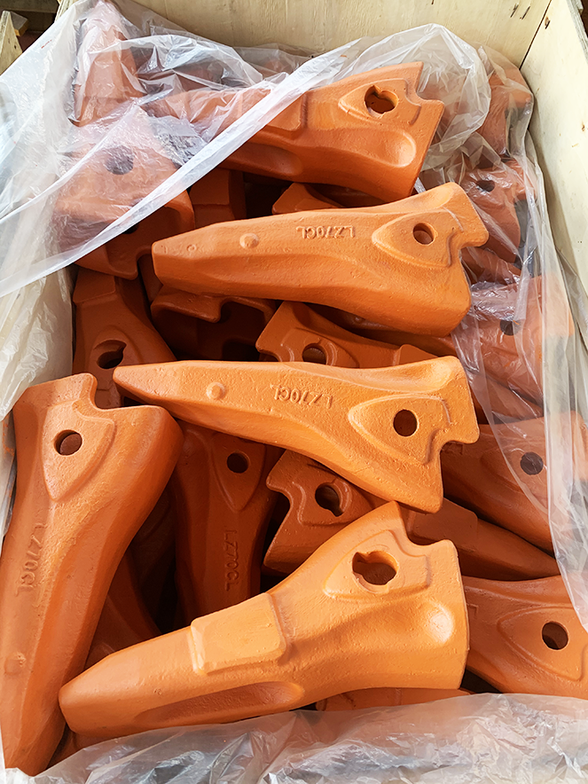 LIEBHERR  BUCKET TEETH  10451146