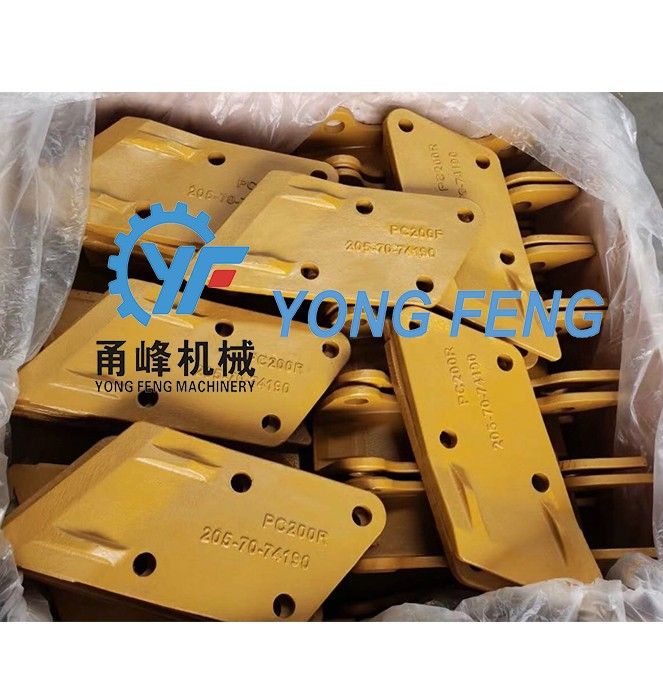 Komatsu PC200 Four Holes Side Cutter 205-70-74180L/205-70-74190R